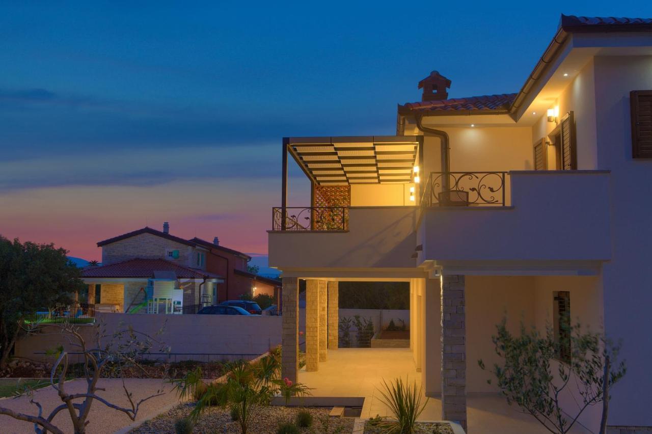 Luxury Apartments Villa Stina Pinezici  Exterior photo