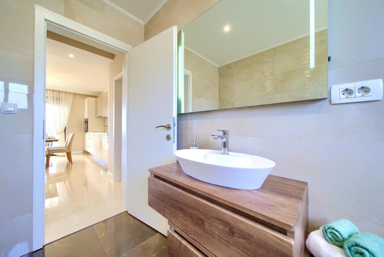 Luxury Apartments Villa Stina Pinezici  Exterior photo